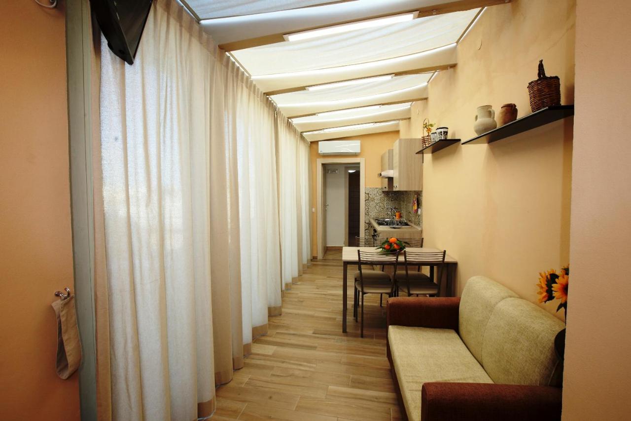 Re Sole Case Vacanze - Esclusivo Attico M A R T E Con Spaziosissima Terrazza Solarium Attrezzata 아볼라 외부 사진