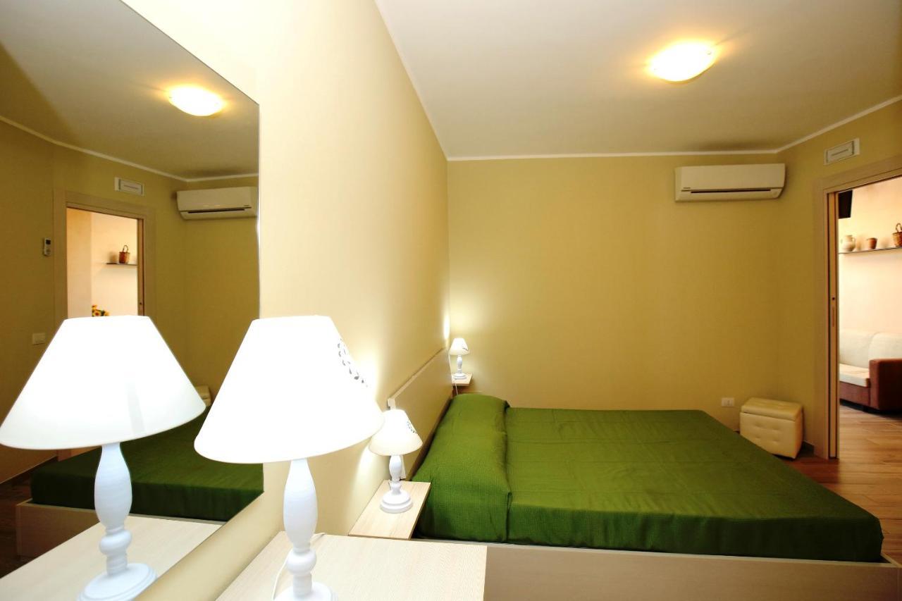 Re Sole Case Vacanze - Esclusivo Attico M A R T E Con Spaziosissima Terrazza Solarium Attrezzata 아볼라 외부 사진