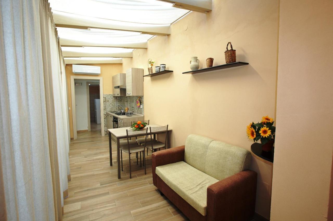 Re Sole Case Vacanze - Esclusivo Attico M A R T E Con Spaziosissima Terrazza Solarium Attrezzata 아볼라 외부 사진