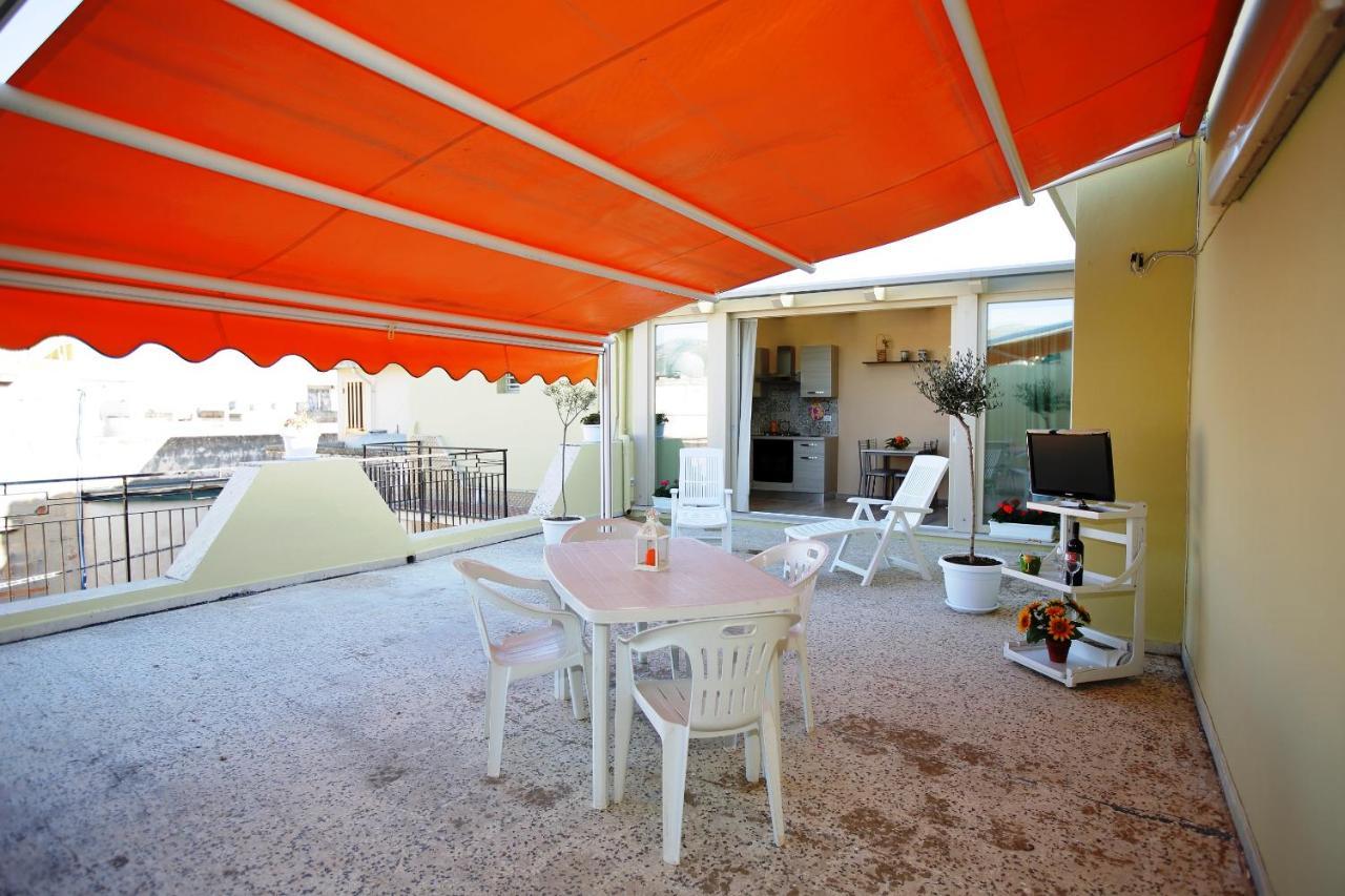 Re Sole Case Vacanze - Esclusivo Attico M A R T E Con Spaziosissima Terrazza Solarium Attrezzata 아볼라 외부 사진