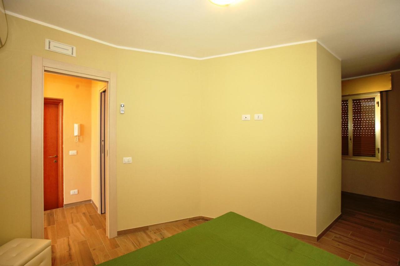 Re Sole Case Vacanze - Esclusivo Attico M A R T E Con Spaziosissima Terrazza Solarium Attrezzata 아볼라 외부 사진
